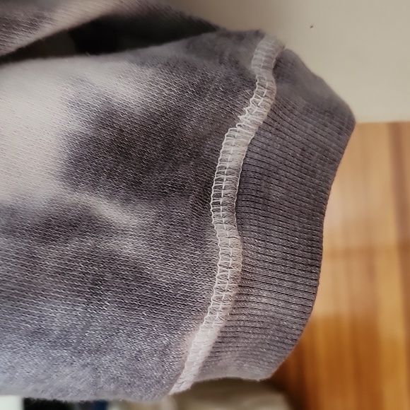 Oversized Sweatshirt - Picture 6 of 6